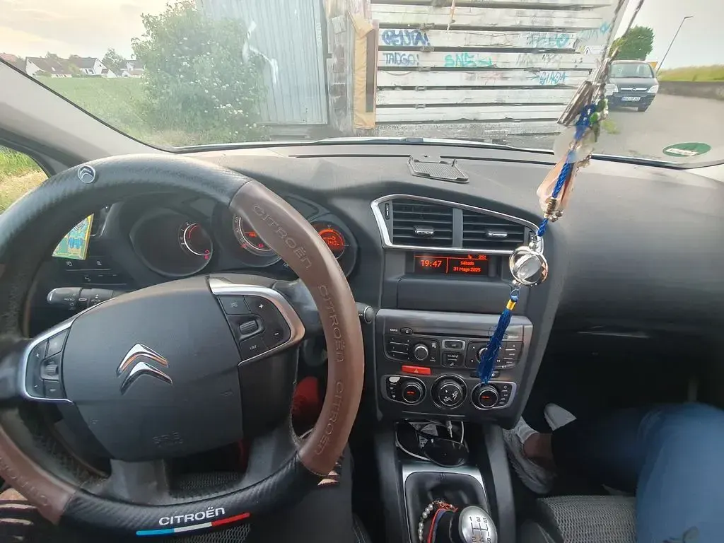 Używany Citroën C4 SELECTION 92 KM (67 kW) 2014 Biały Sedan/Limuzyna