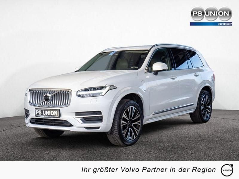 Weiss / crystal weiss (metallic) Gebraucht 2022 Volvo XC90 Core SUV | 42.890 € (Superpreis) - Bild 1/4