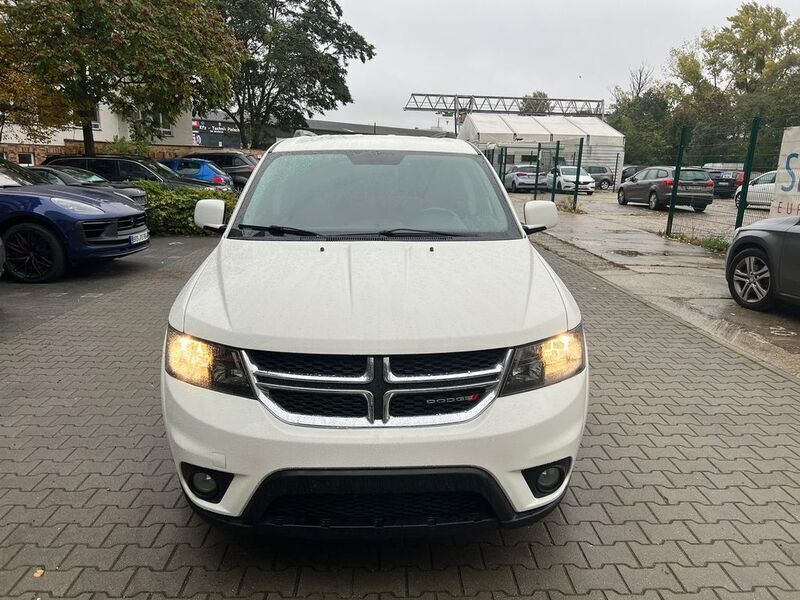 Grau Gebraucht 2018 Dodge Journey SUV | 17.999 € - Bild 1/4