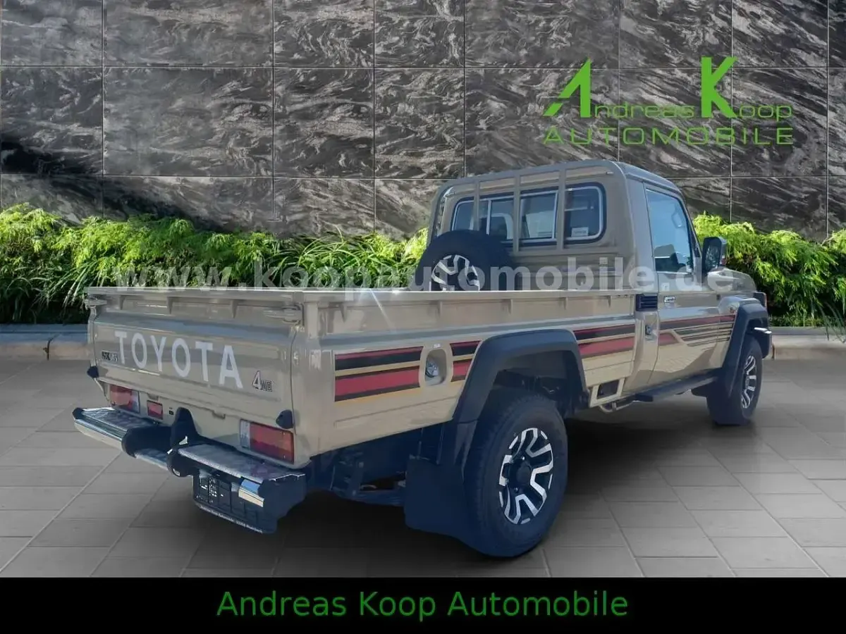 Neu Toyota Land Cruiser 231 PS (169 kW) 2026 Beige SUV