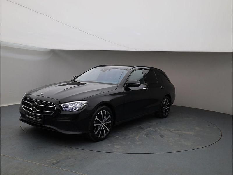 Gebraucht Mercedes E300 Avantgarde 306 PS (225 kW) 2022 Unilack schwarz Kombi