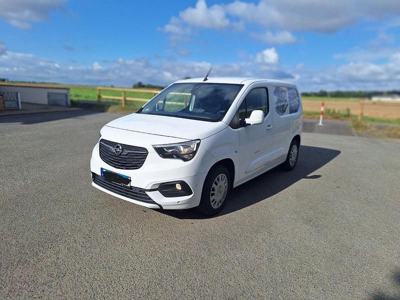Weiß Gebraucht 2018 Opel Combo Edition Van / Kleinbus | 12.900 € (Fairer Preis) - Bild 1/4