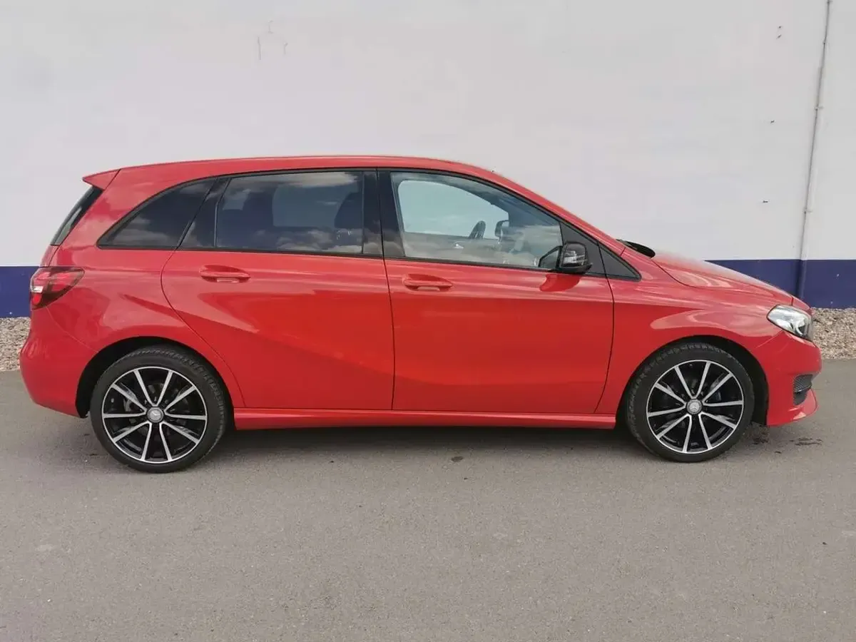 Gebraucht Mercedes B180 Urban 109 PS (80 kW) 2016 Jupiterrot  unilack Kleinwagen