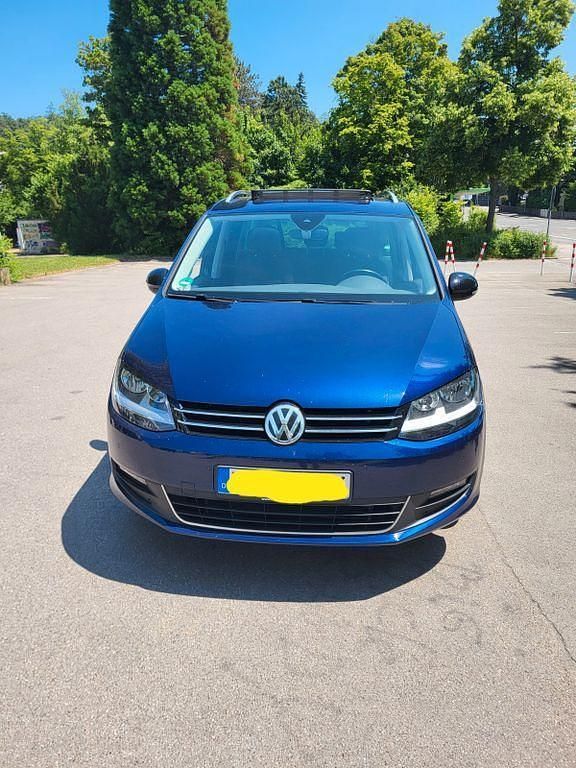 Blau Gebraucht 2019 VW Sharan Comfortline Van / Kleinbus | 25.500 € (Guter Preis) - Bild 1/4