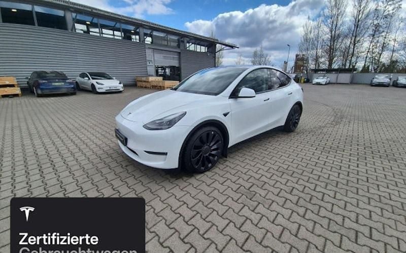 Weiß Gebraucht 2024 Tesla Model Y Performance SUV | 46.200 € (Fairer Preis) - Bild 1/4
