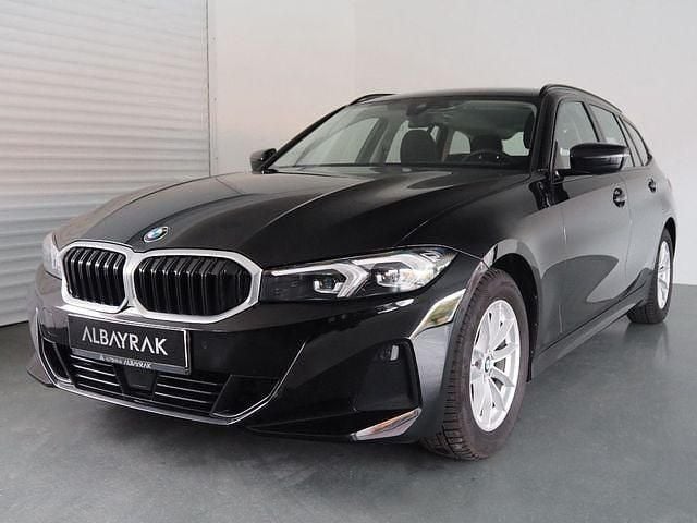 Schwarz Gebraucht 2023 BMW 318 Comfort Edition Limousine | 25.990 € (Superpreis) - Bild 1/4