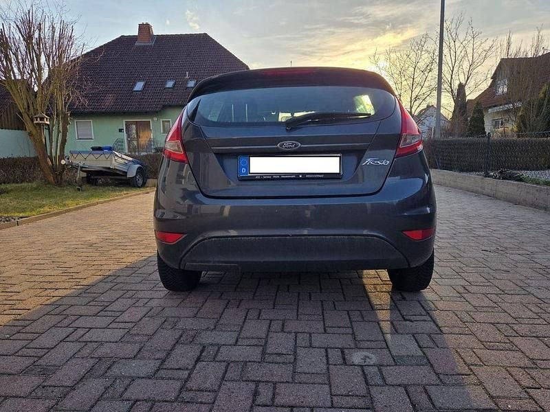 Gebraucht Ford Fiesta Trend 82 PS (60 kW) 2010 Grau Kleinwagen