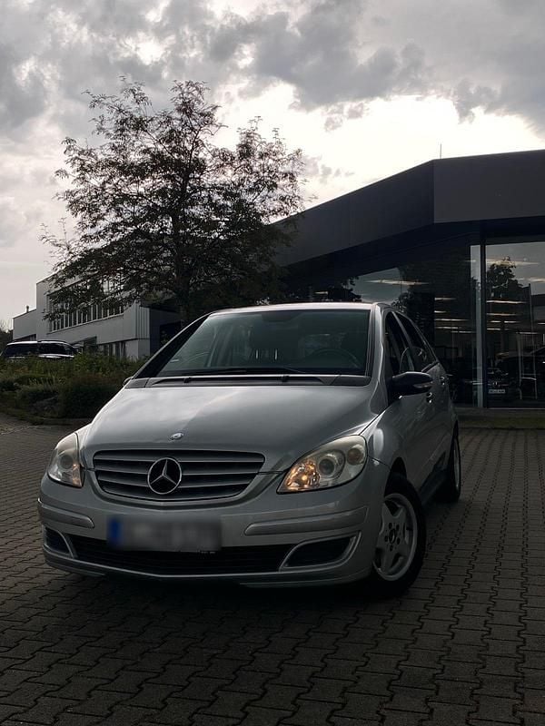 Silber Gebraucht 2006 Mercedes B180 Van / Kleinbus | 3.450 € (Teuer) - Bild 1/4
