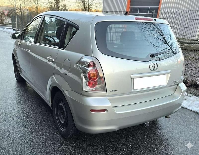 Gebraucht Toyota Corolla Verso 129 PS (94 kW) 2005 Silver metallic Van / Kleinbus