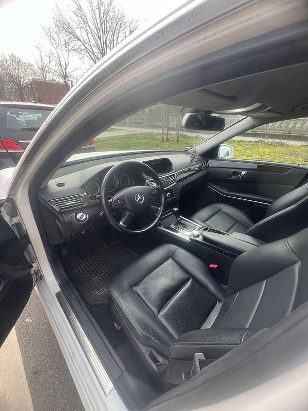 Gebraucht Mercedes E220 210 PS (154 kW) 2009 Weiß Limousine