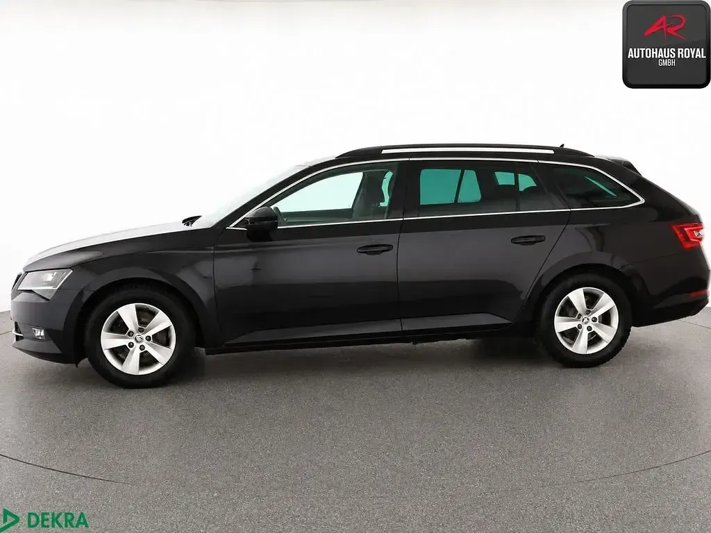 Gebraucht Skoda Superb 150 PS (110 kW) 2016 Schwarzmagic perleffekt Kombi