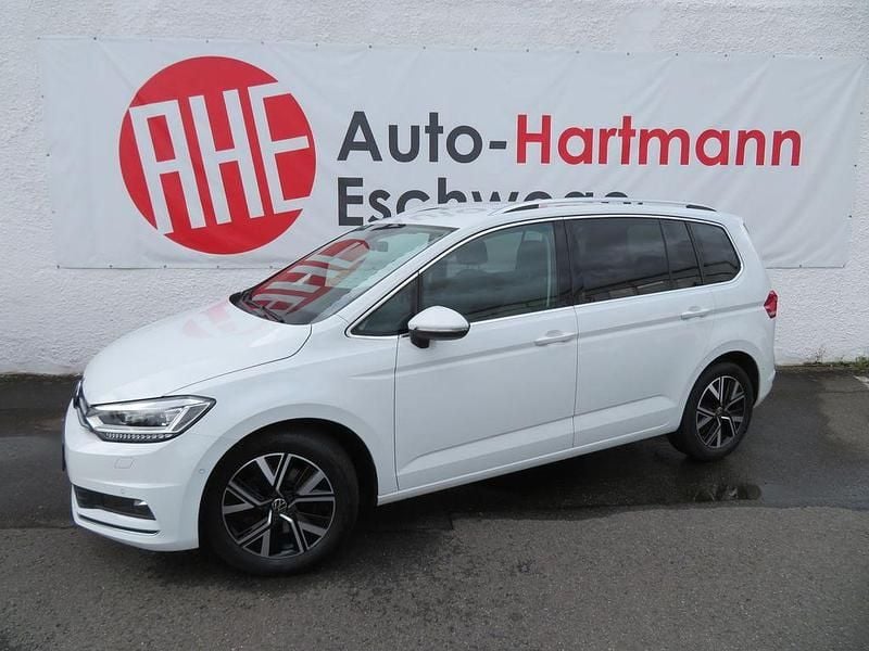 Weiss Gebraucht 2022 VW Touran Highline Van / Kleinbus | 28.280 € (Guter Preis) - Bild 1/4