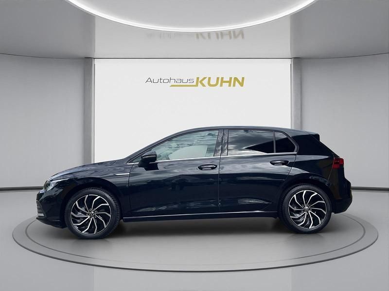 Gebraucht VW Golf VIII Style 131 PS (96 kW) 2020 Deep black perleffekt deep black perleffekt Limousine