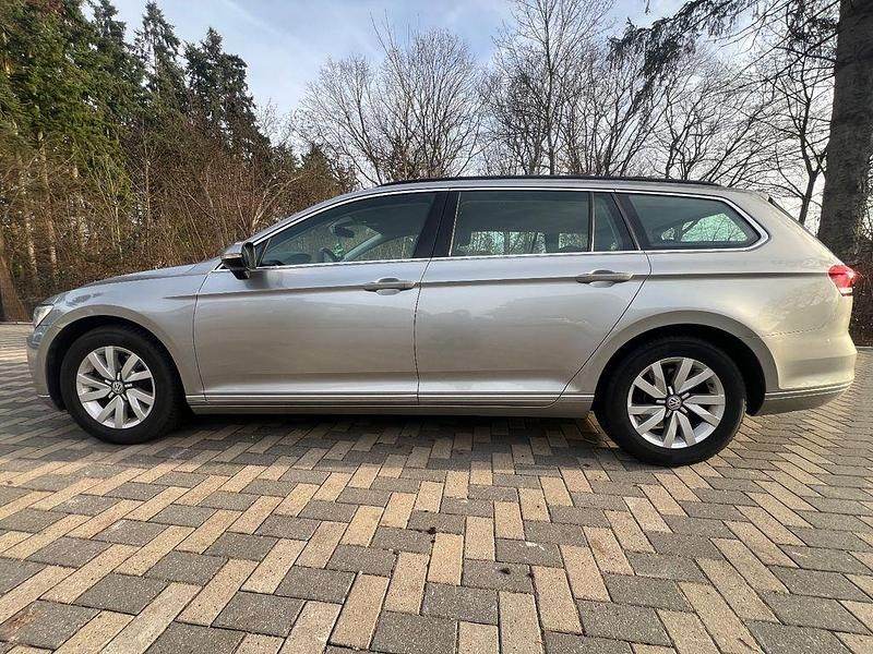 Silber Gebraucht 2015 VW Passat Comfortline Kombi | 10.400 € (Guter Preis) - Bild 1/4