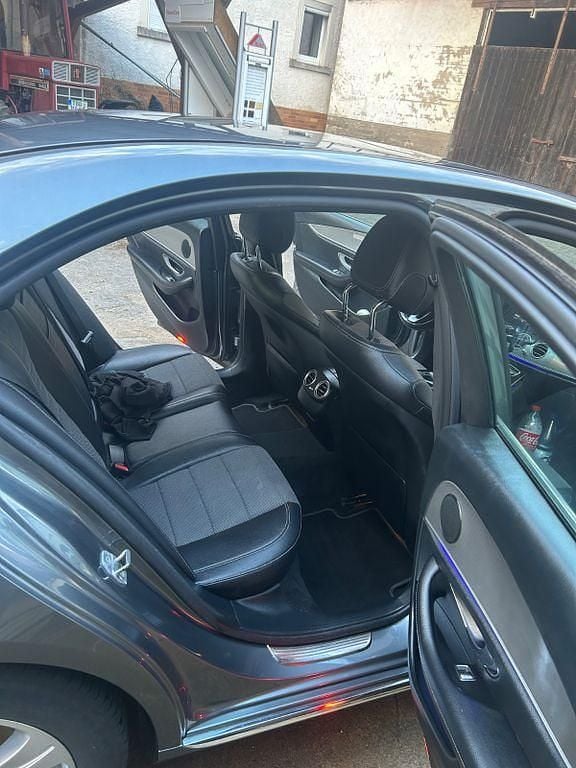 Grau Gebraucht 2017 Mercedes E200 Limousine | 13.500 € (Guter Preis) - Bild 1/4