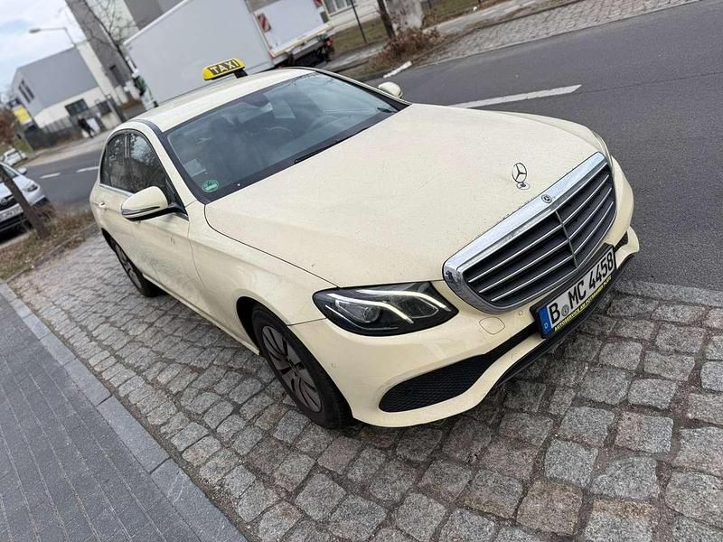 Gebraucht Mercedes E200 160 PS (117 kW) 2020 Schwarz Limousine