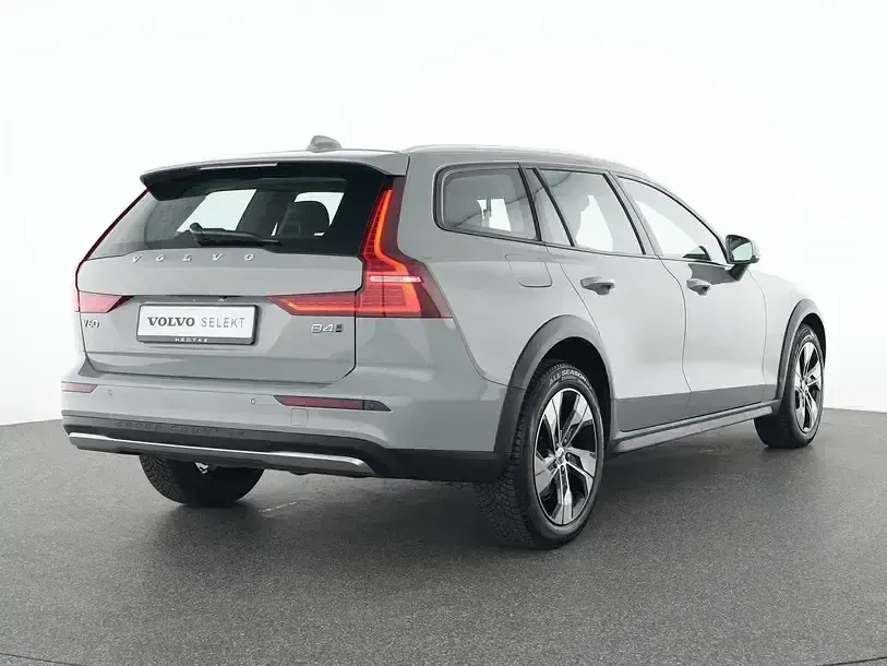 Gebraucht Volvo V60 CC Plus 197 PS (144 kW) 2024 Grau Kombi
