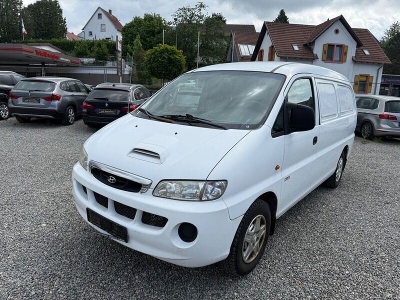 Weiß Gebraucht 2004 Hyundai H-1 Van / Kleinbus | 1.999 € (Fairer Preis) - Bild 1/4