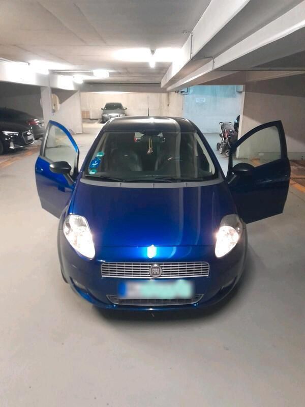 Blau Gebraucht 2009 Fiat Grande Punto Kleinwagen | 1.680 € (Fairer Preis) - Bild 1/4