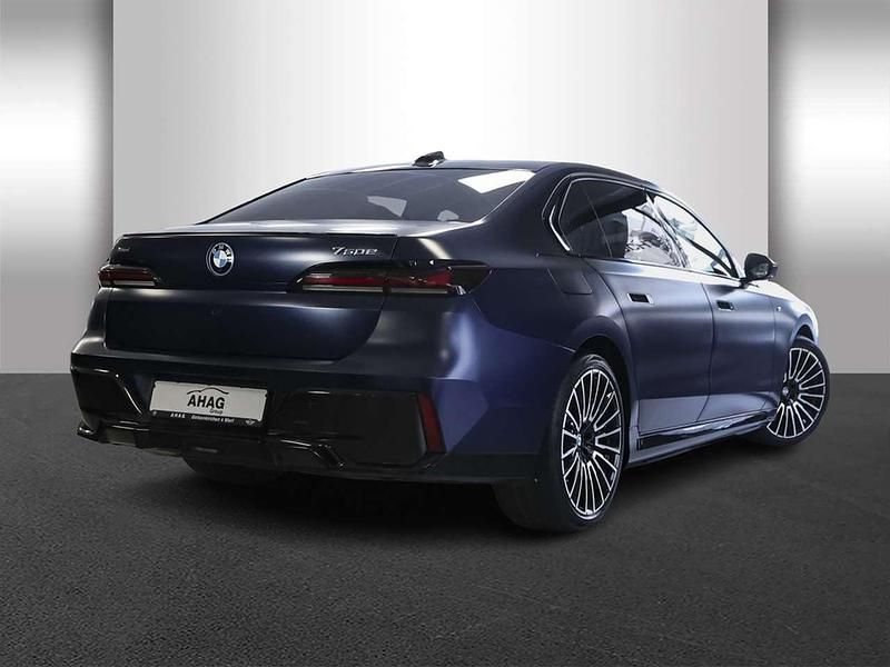 Gebraucht BMW 750e M Sport 489 PS (359 kW) 2024 Bmw individual frozen Limousine