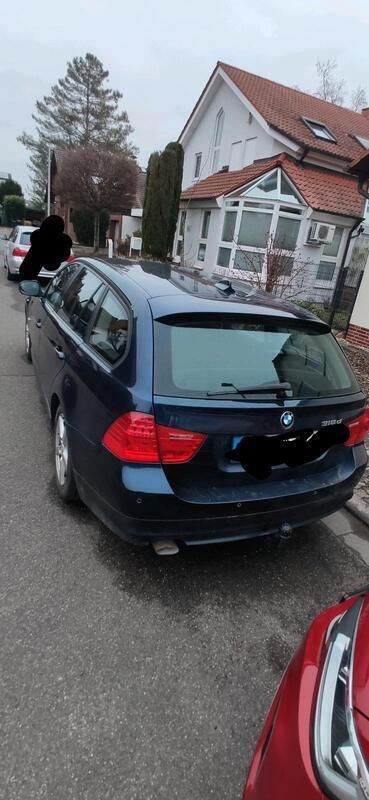 Blau Gebraucht 2011 BMW 318 Kombi | 3.850 € (Guter Preis) - Bild 1/4