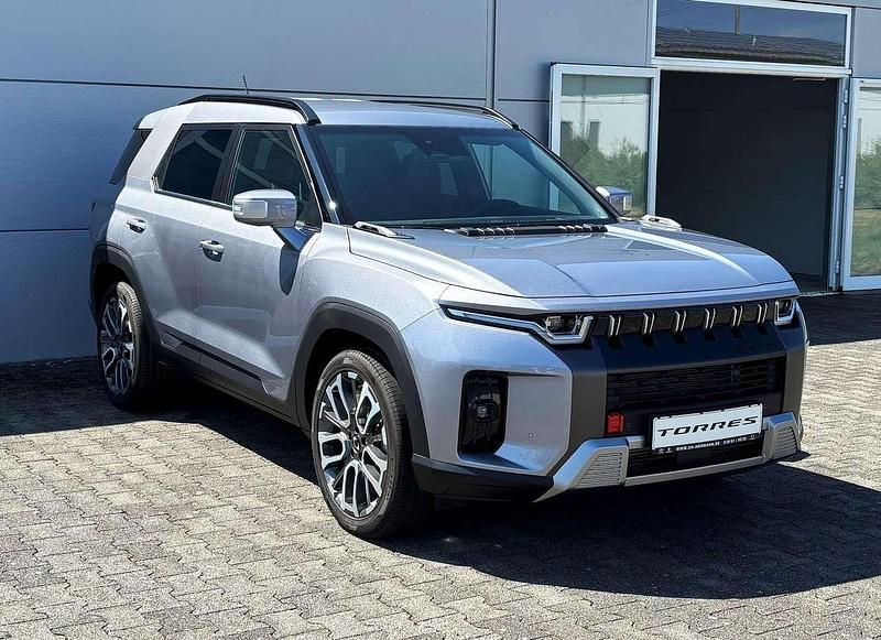 Iron metal metallic Neu 2025 Ssangyong Torres Sapphire SUV | 39.880 € - Bild 1/4
