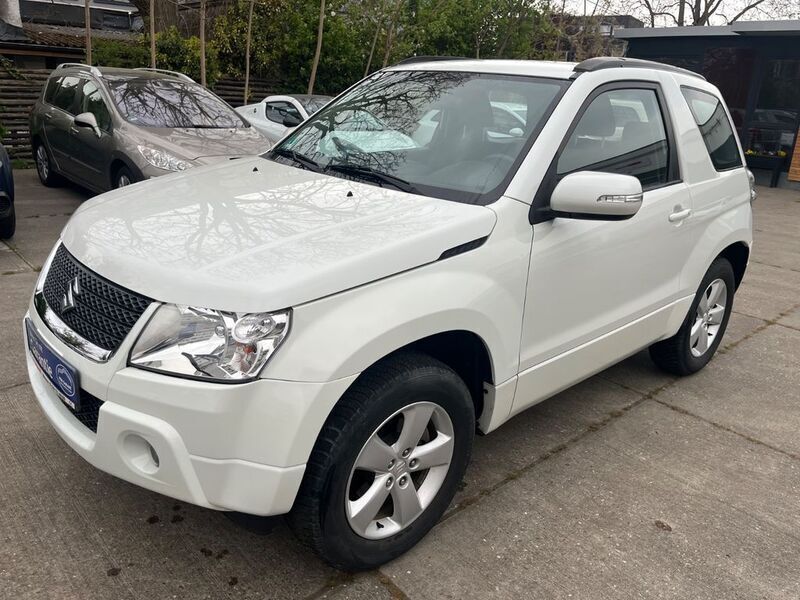 Weiß Gebraucht 2009 Suzuki Grand Vitara SUV | 11.490 € (Fairer Preis) - Bild 1/4