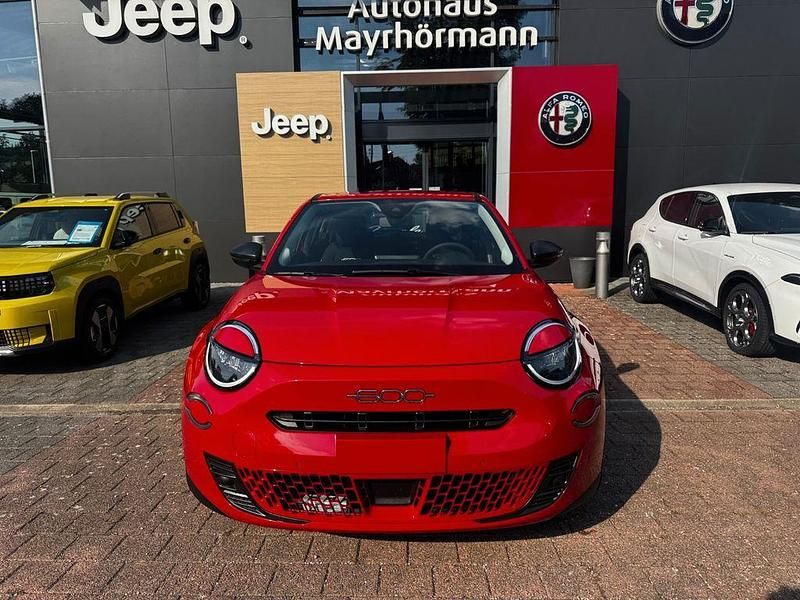 Neu Fiat 600 110 PS (80 kW) 2025 Rot SUV