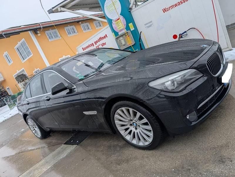 Gebraucht BMW 750 449 PS (330 kW) 2010 Schwarz Limousine