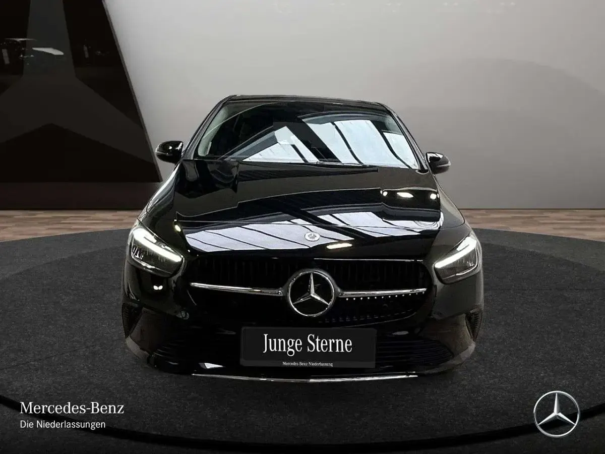 Gebraucht Mercedes E250 Progressive 163 PS (119 kW) 2025 Schwarz Limousine