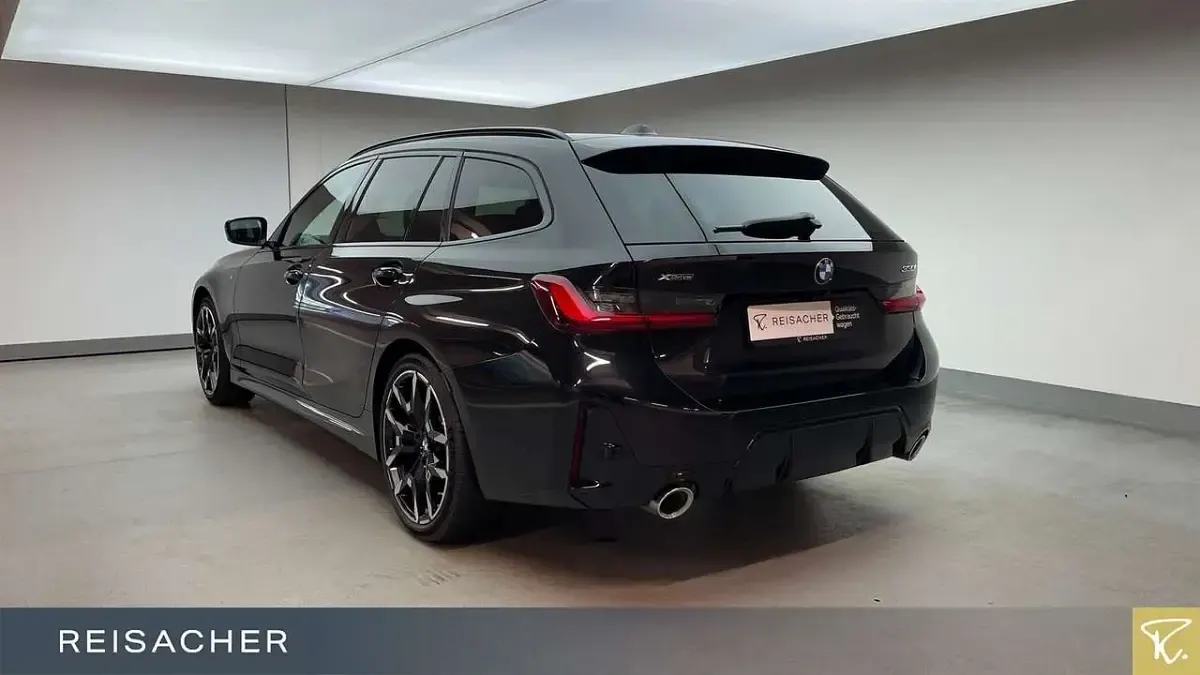 Gebraucht BMW 330 M Sport 245 PS (180 kW) 2025 Saphirschwarz metallic Kombi