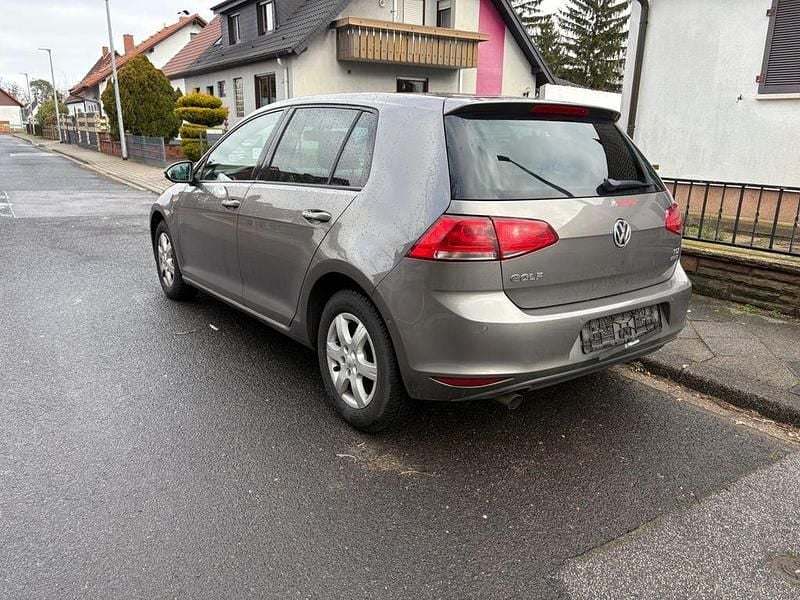 Gebraucht VW Golf VII 105 PS (77 kW) 2013 Grau Limousine