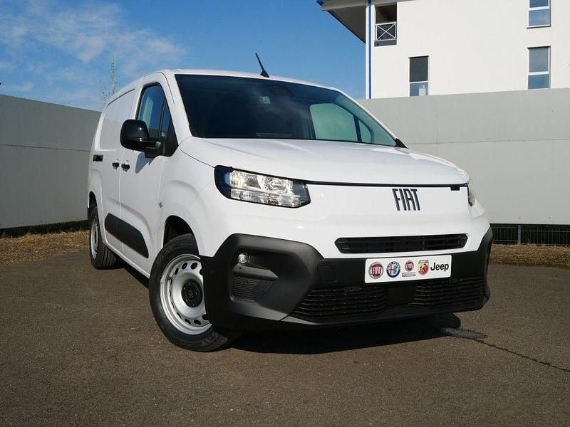 Neu Fiat Doblò 131 PS (96 kW) 2025 Weiß Van / Kleinbus