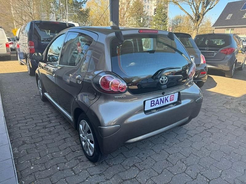 Gebraucht Toyota Aygo Cool 68 PS (50 kW) 2014 Braun Kleinwagen