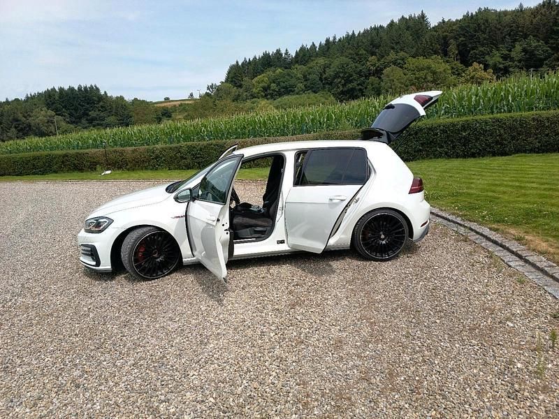 Gebraucht VW Golf VII GTI 230 PS (169 kW) 2017 Andere farben Limousine