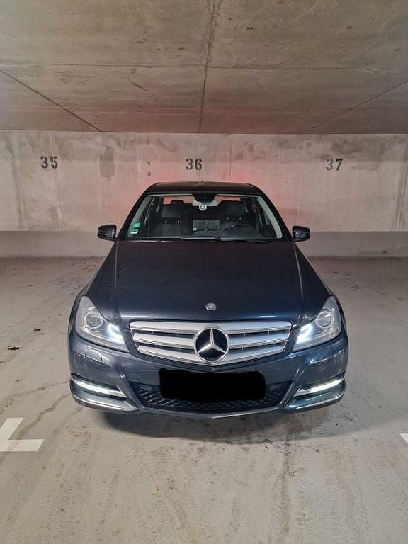 Schwarz Gebraucht 2012 Mercedes 250 Limousine | 10.500 € (Superpreis) - Bild 1/4