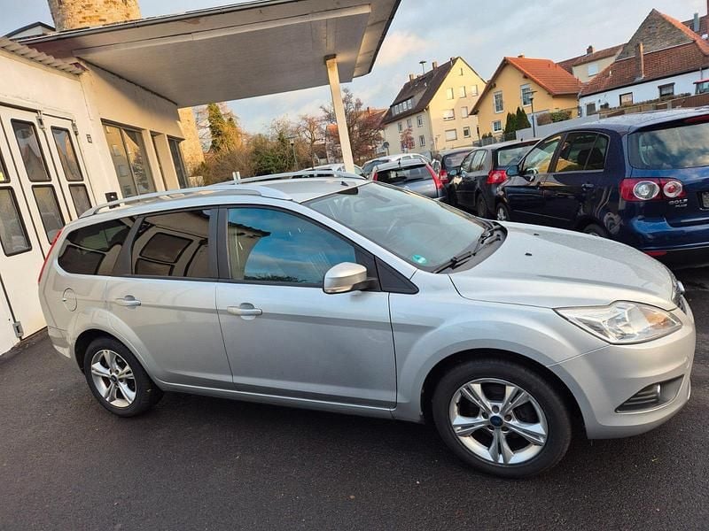 Używany Ford Focus 101 KM (74 kW) 2008 Srebrny Kombi