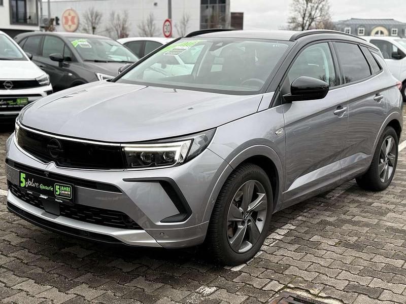 Kontrast grau/quarz silber Gebraucht 2022 Opel Grandland X Ultimate SUV | 23.990 € (Fairer Preis) - Bild 1/4