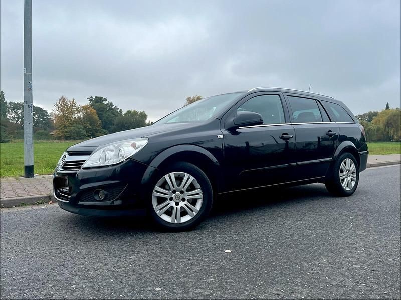Schwarz Gebraucht 2008 Opel Astra Kombi | 3.999 € (Teuer) - Bild 1/4