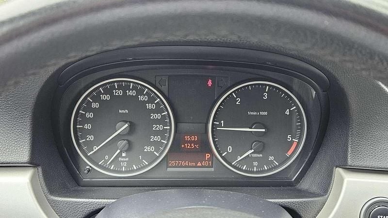 Schwarz Gebraucht 2011 BMW 318 Kombi | 3.999 € (Superpreis) - Bild 1/4