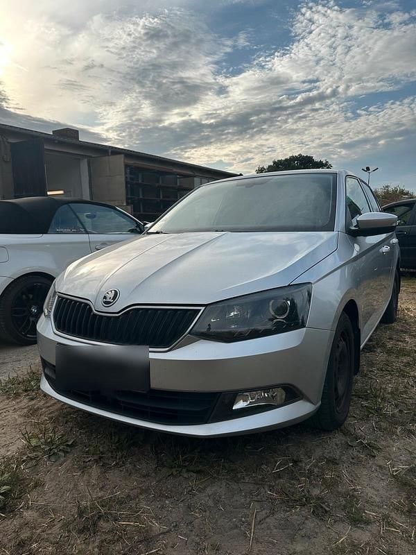 Silber Gebraucht 2015 Skoda Fabia Ambition Kleinwagen | 8.000 € (Superpreis) - Bild 1/4