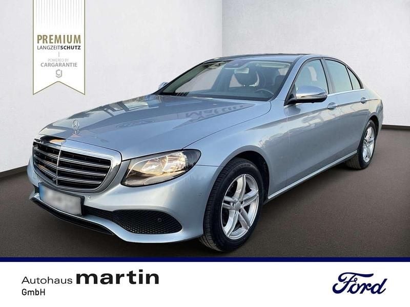 Gebraucht Mercedes E220 194 PS (142 kW) 2016 Diamantsilber Limousine