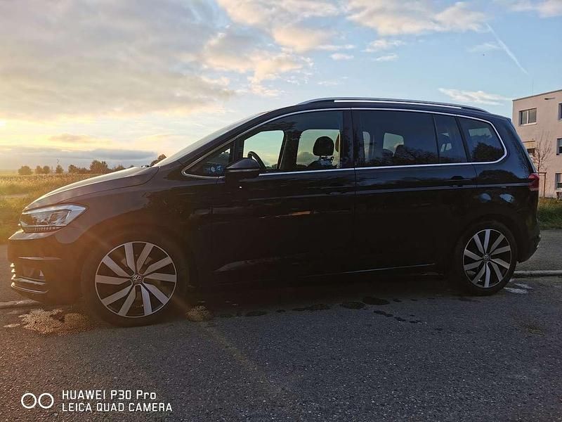 Gebraucht VW Touran Highline 150 PS (110 kW) 2019 Schwarz Van / Kleinbus