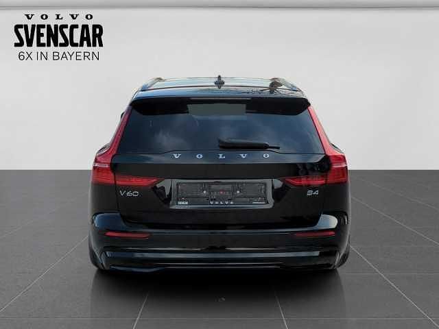 Używany Volvo V60 145 KM (106 kW) 2025 Kombi
