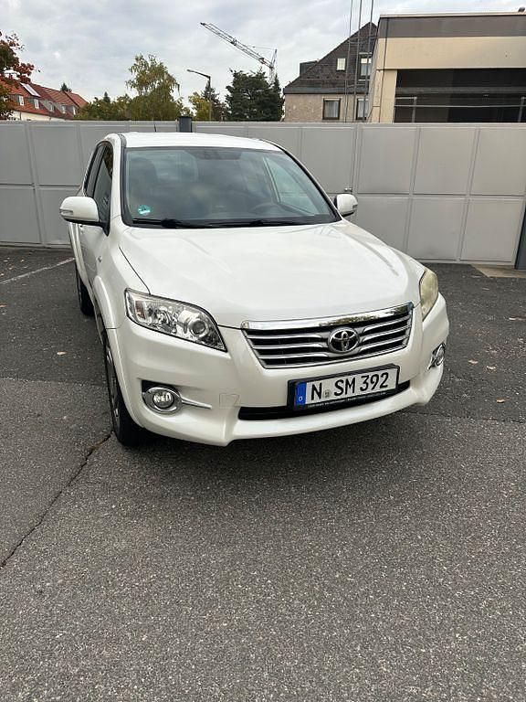 Weiß Gebraucht 2011 Toyota RAV4 SUV | 10.900 € (Fairer Preis) - Bild 1/4