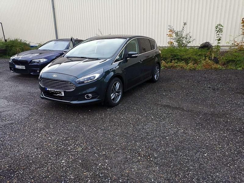 Gebraucht 2016 Ford S-MAX Titanium Van / Kleinbus | 15.600 € (Etwas zu teuer) - Bild 1/4