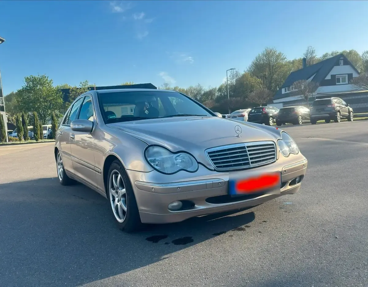 Gebraucht Mercedes C180 143 PS (105 kW) 2003 Gold Limousine