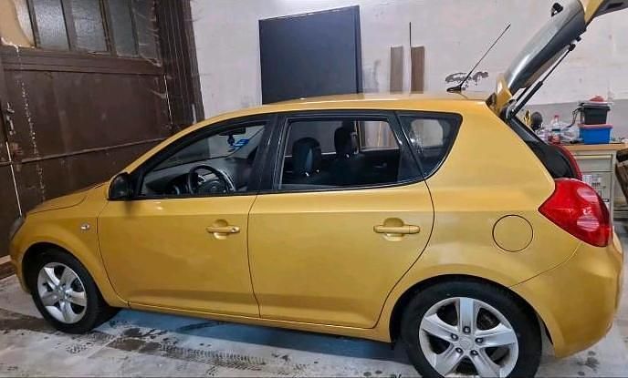 Gebraucht Kia Ceed 122 PS (89 kW) 2009 Gelb Kleinwagen