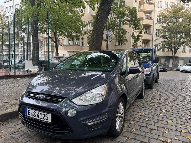 Grau Gebraucht 2013 Ford S-MAX S Van / Kleinbus | 4.990 € (Superpreis) - Bild 1/4