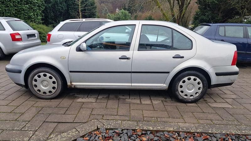 Gebraucht VW Bora Trendline 101 PS (74 kW) 1998 Silber Limousine